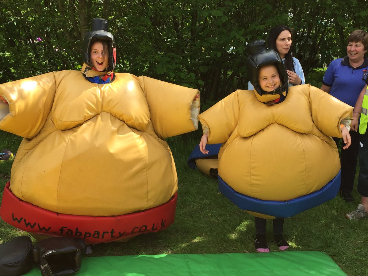 1ELeakeGuides's tweet photo. Inflatables, sumo, sports, crafts, friendship &amp; sunshine...A great day at #FestivalOfFun @jennyguides @wendywalker74 https://t.co/j1ttHSdXn7