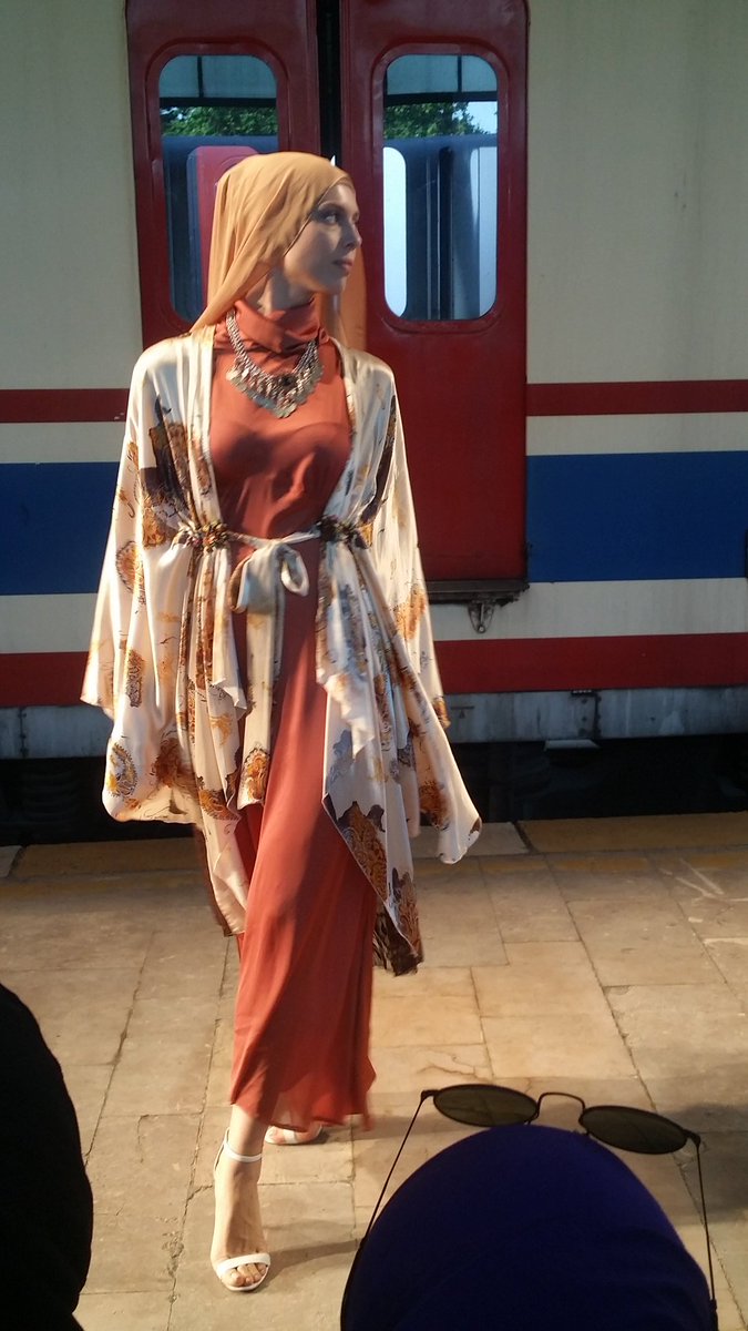 muslimshopfest's tweet photo. Another fantastic day at #istanbulmodestfashionweek So many beautiful collections! #ModestWear #IMFW https://t.co/aygLNyd7cT