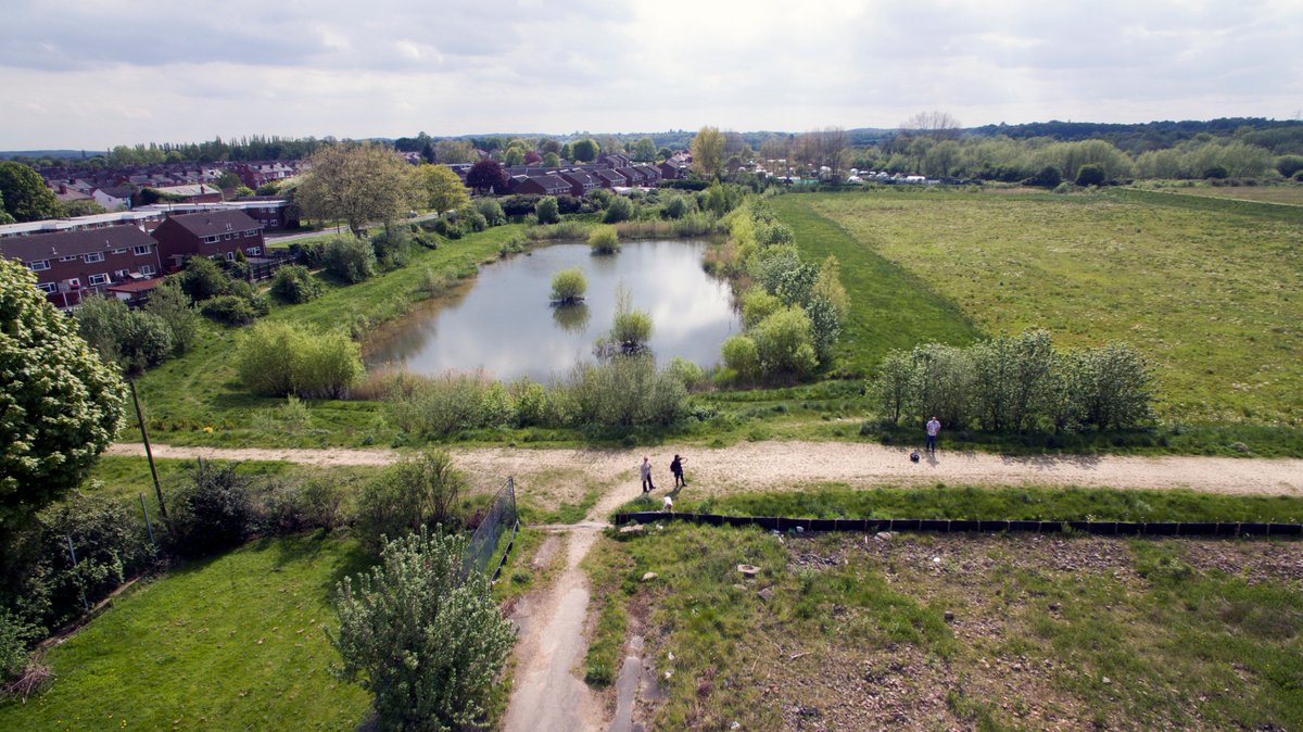 EyeinSkyMedia's tweet photo. Nowt better on a Sunday avo, walk with the family and some #drone time too :-) #DJI #RCFLYER #Doncaster https://t.co/kZ57lxHYf3
