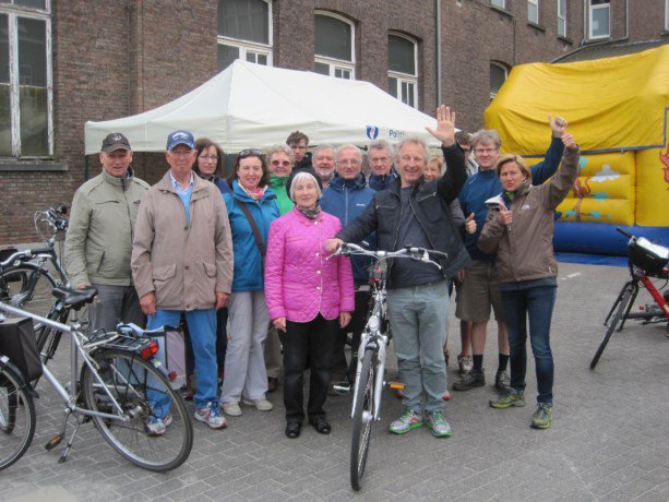 HubertDeMeulder's tweet photo. #Zoersel - Acteur #Warre #Borgmans steunt dementiekliniek Joostens https://t.co/nuqR0ttHrL https://t.co/4GFYzwCXtF
