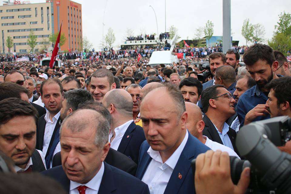 umitozdag's tweet photo. İktidar şimdiden Toma'ların ardına sığınmaya başladı. Kurultay sonrası nereye sığınacaklar merak ediyorum. https://t.co/PgPvTyXgT3