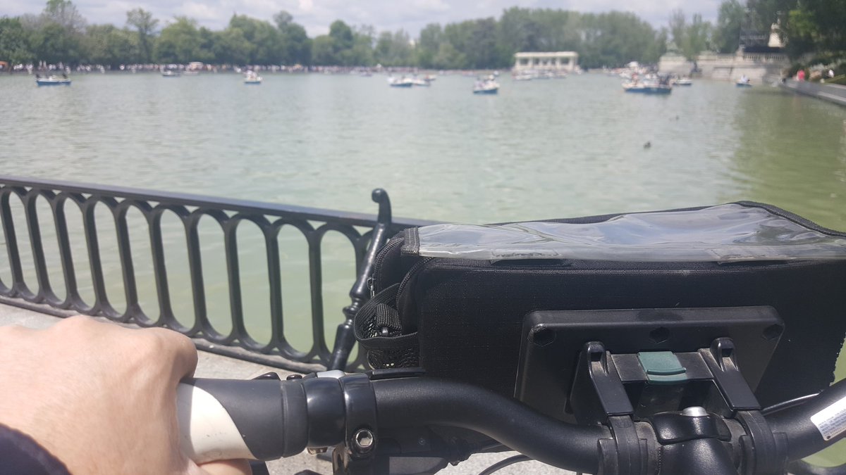 jpiedrahita's tweet photo. La sensación hoy en el #Retiro: el nuevo #Powerocks #ScooterElectrico de @MkDirecto ;) 5h autonomía, 40km, 2h carga. https://t.co/GJB4z6fOkk