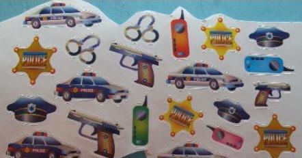 policia's tweet photo. De corazones, de coches, de dibujos o incluso policiales ��. Una simple PEGATINA sirve para proteger tu #WebCam ✌ https://t.co/nQiXR8Ubqg