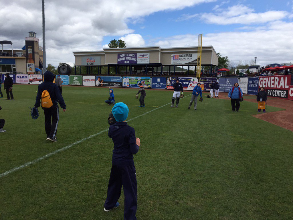 dowlingfishcamp's tweet photo. Warming up with #wcaps https://t.co/HUE1TqEKtd