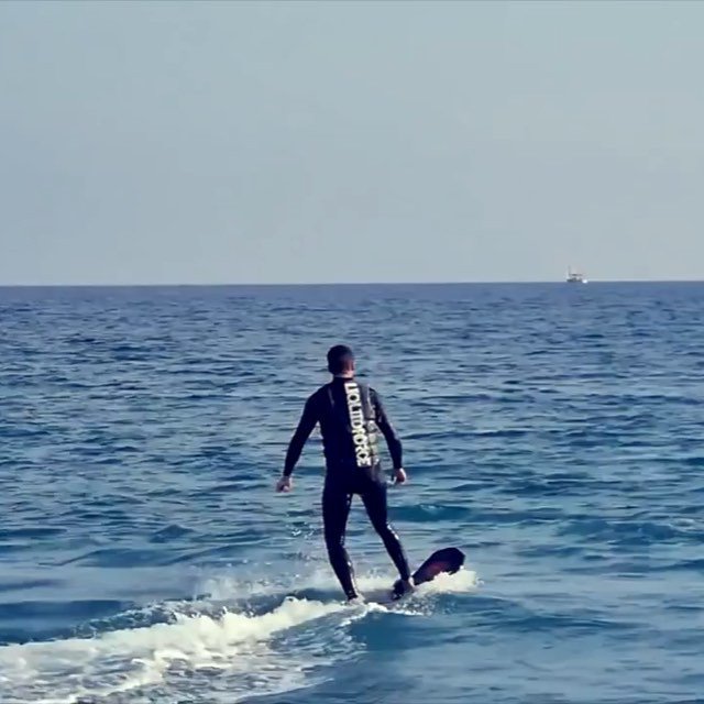 trickfarm's tweet photo. Hydro-jet surfing. Pow! 👊🌀🌀#jetsurf #hydrosurfskate #surf #surfing #jet #hoverboard #flybo… https://t.co/cwFzktmLUQ https://t.co/aR0rWUPctr