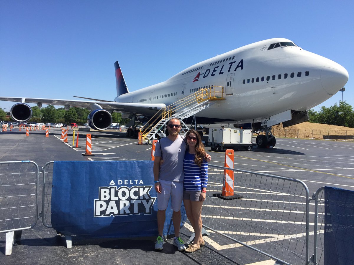 Vid87iu's tweet photo. Retired 747-400 #deltablockparty @rebekaheturner https://t.co/nXFWtM8ZIK