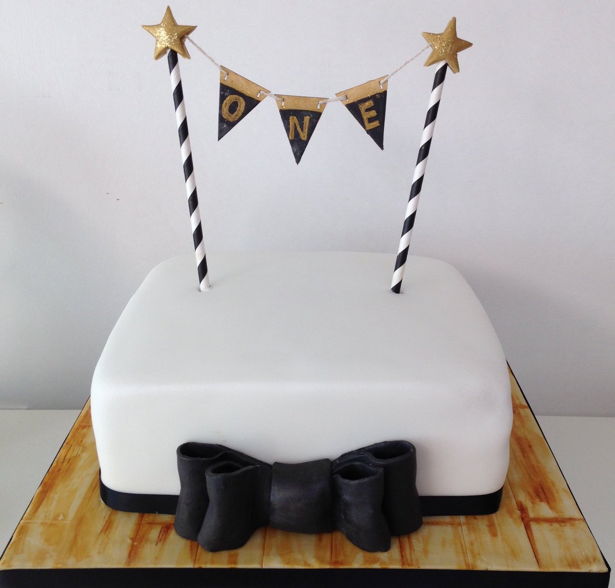 cakesbyjemima's tweet photo. First Birthday Cake #happybirthday #firstbirthday #bowtie #birthdaycake #lovecake #lovemyjob… https://t.co/vsvXaaYAEG