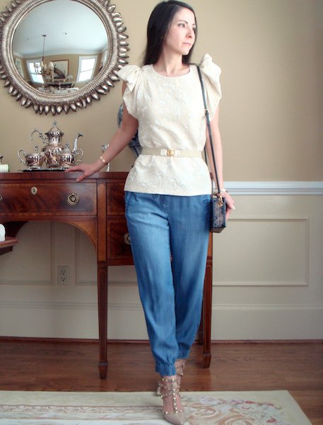 thefashionsalt's tweet photo. Wearing puff sleeves and denim joggers. https://t.co/jbvQyOXADH https://t.co/346hz1C6h9