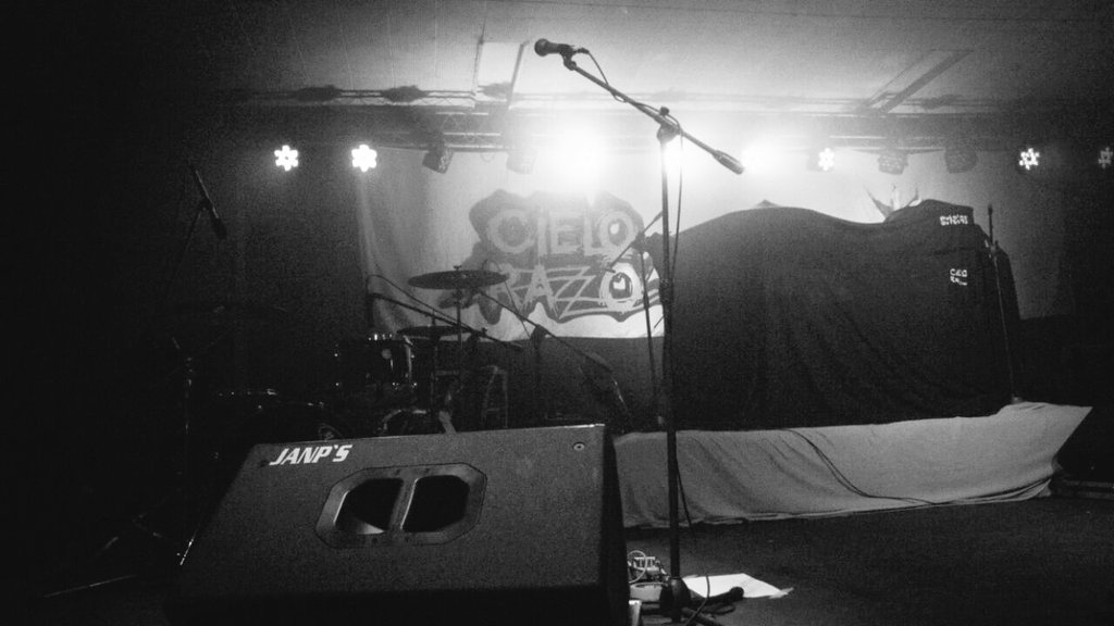 PHNotMomma's tweet photo. Anoche @Cielo_Razzo la rompió en #SantaFe - Pronto las fotos del #show en nuestro #face --> https://t.co/zK87vKljDy https://t.co/SNKxunkdE9