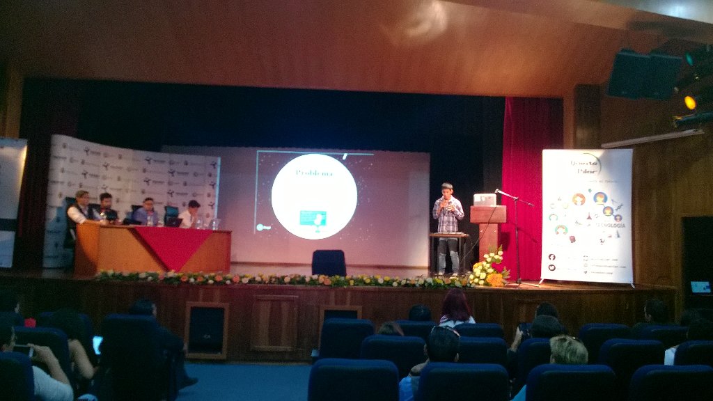 Telecom_Ec's tweet photo. Prevención ante desastres son analizadas en el #SpaceAppsEc https://t.co/JBrTEkZnxb