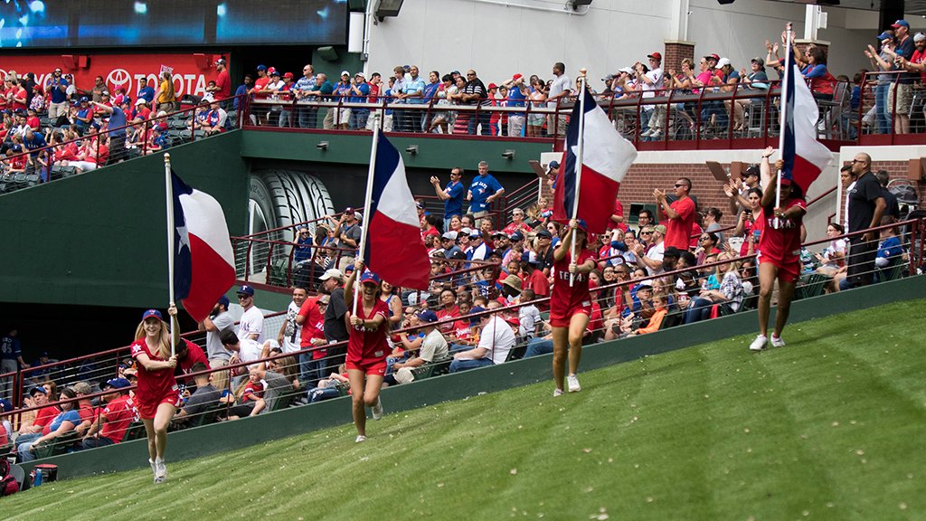 Rangers's tweet photo. .@IDesmond20 with a 3-run blast!!!! 💪💪💪! We take a 7-6 lead! #RangersRally! https://t.co/u4mN56cAyI