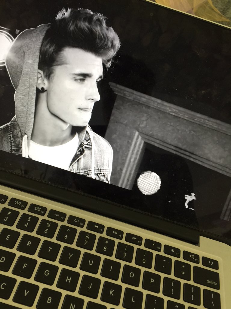 WeeklyChris's tweet photo. Uploading 😁😁 https://t.co/U8HQumKZqY