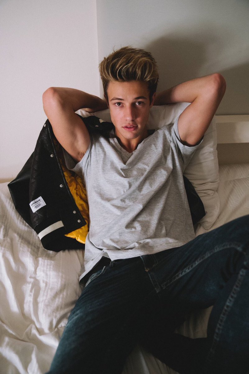 nuggetsforcam's tweet photo. @TeenChoiceFOX #TeenChoiceNominee for #ChoiceMaleWebStar @camerondallas 💕💕 https://t.co/okGqfuDK6G