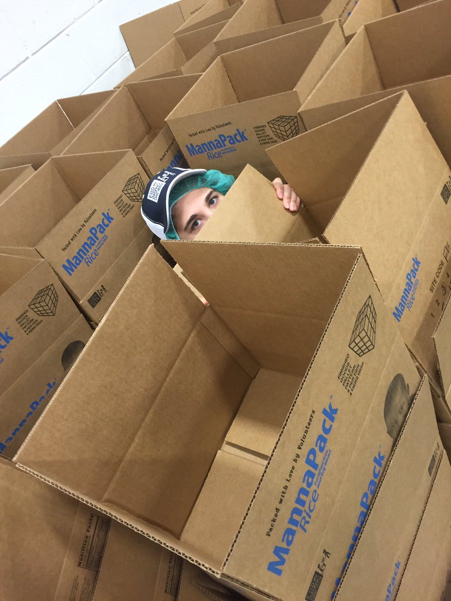 Trell_less's tweet photo. The boxes are my home #2016FoodFight https://t.co/J1AGqA5ST8