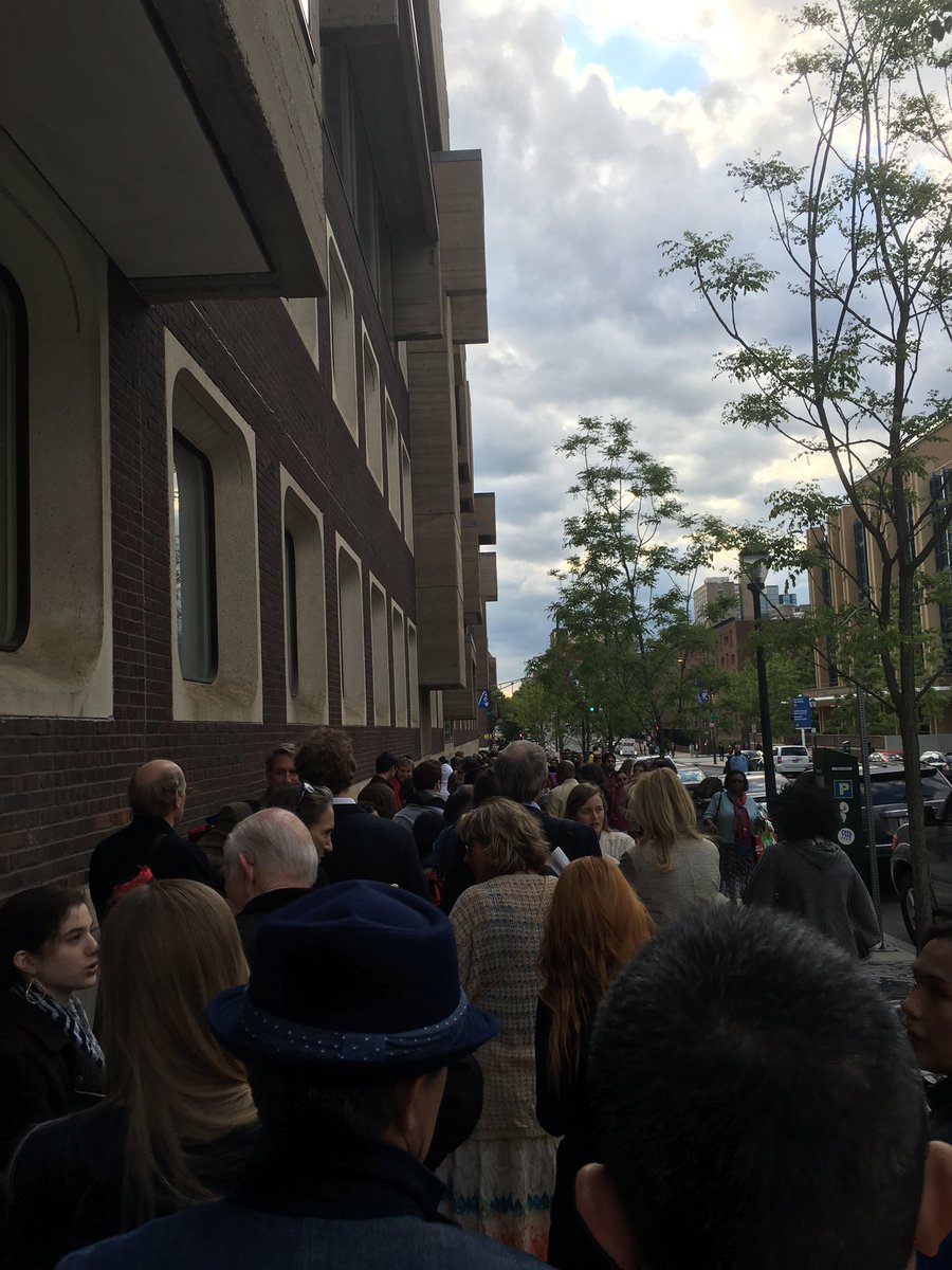 TheTalonsOfAlan's tweet photo. A 2 1/2 block wait, one line #upenngrad #DonaldTrump Trump #joebiden thanks. As an alumni.... Wth #UPenn #UPenn2016 https://t.co/WMvdWbOz56