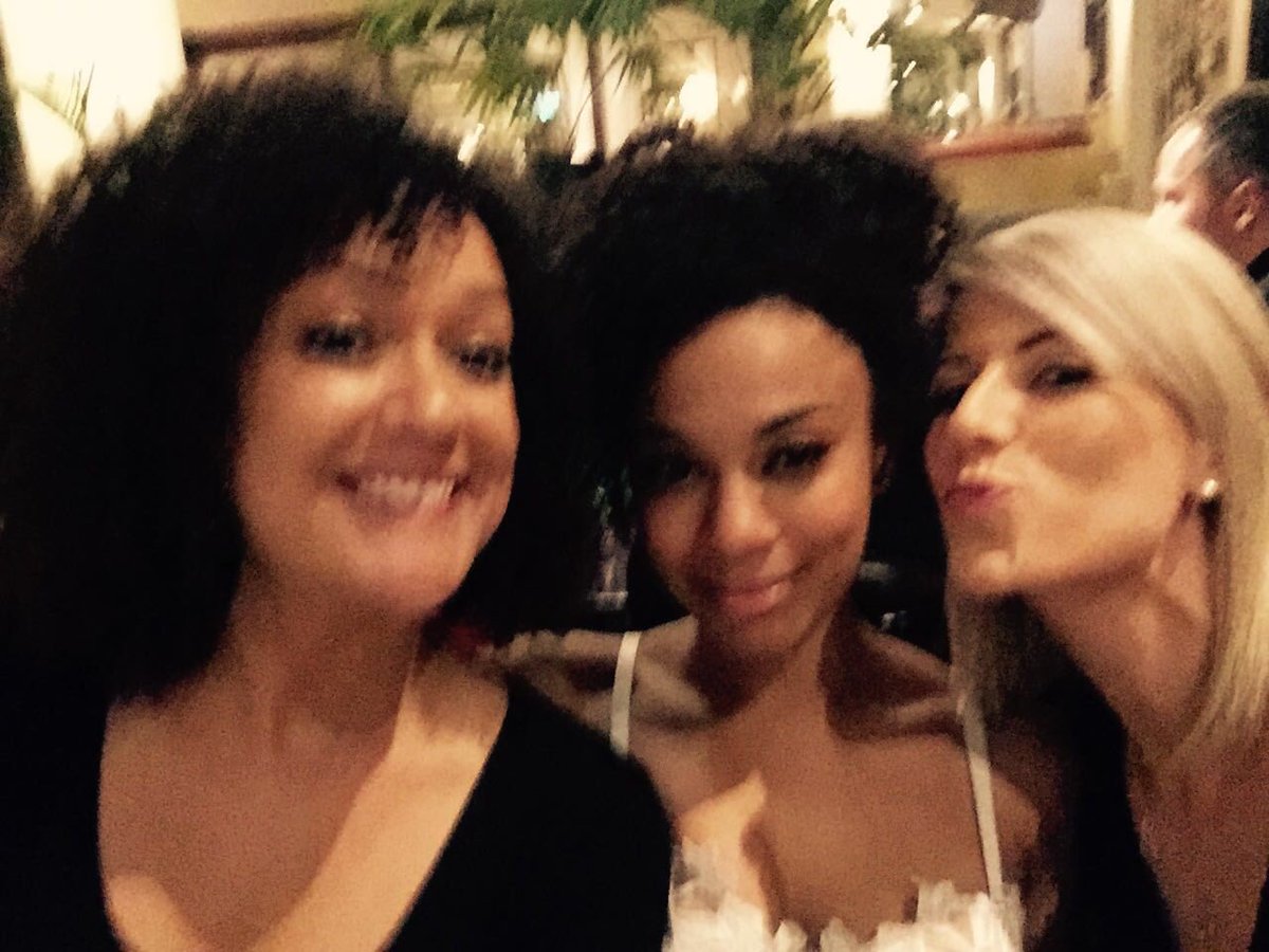 elliefanyinka's tweet photo. #oldschool #girltime #oxford and now #worstforwear https://t.co/BVEesWM12N