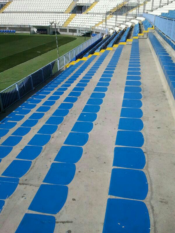 malaguistaa's tweet photo. Fin a una grada llena de miles de recuerdos...nuevo camino...GOL BAJO ya espera....a los del fondo bajo! https://t.co/STQLhC1SqH
