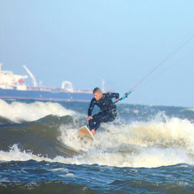 weKitesurf's tweet photo. Valeu a foto @drniguilicoski
#kitewave #strapless #kitetime #windsearch #kitesurf / diegocmorales #kitesurf https://t.co/hIW6GPlVlX