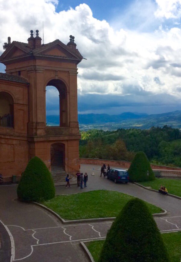 isa_baker97's tweet photo. In my day we had to walk uphill 2 miles both ways (jk it was only 1 way) but the view was totally worth it @vtrsap https://t.co/FpXHaHTRwk