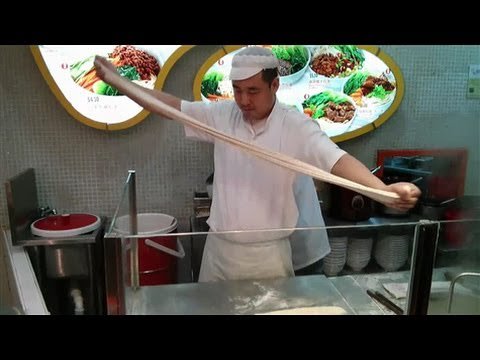 ViralSlip's tweet photo. Watch This Chef  Skillfully Make Handmade Noodles - https://t.co/Z1889xh6xf https://t.co/xyWscNaSxf
