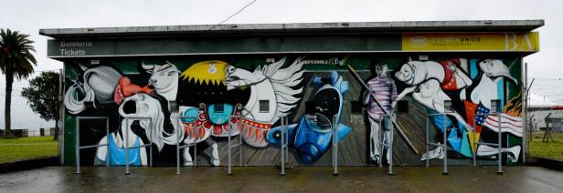 YiraenLP's tweet photo. Pintura Mural del #Guernica en #LaPlata, calle 532 y 23. A la entrada del @estadiounicolp, por Lumpenbola https://t.co/wRoF9E5Wzi