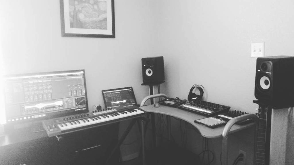 producerpassion's tweet photo. Putting in some work #housemusic #techno #rolandtr8 #rolandtb3 #novationlaunchcontrolxl #novationlaunchpadmini #nov… https://t.co/218CmUuW6U