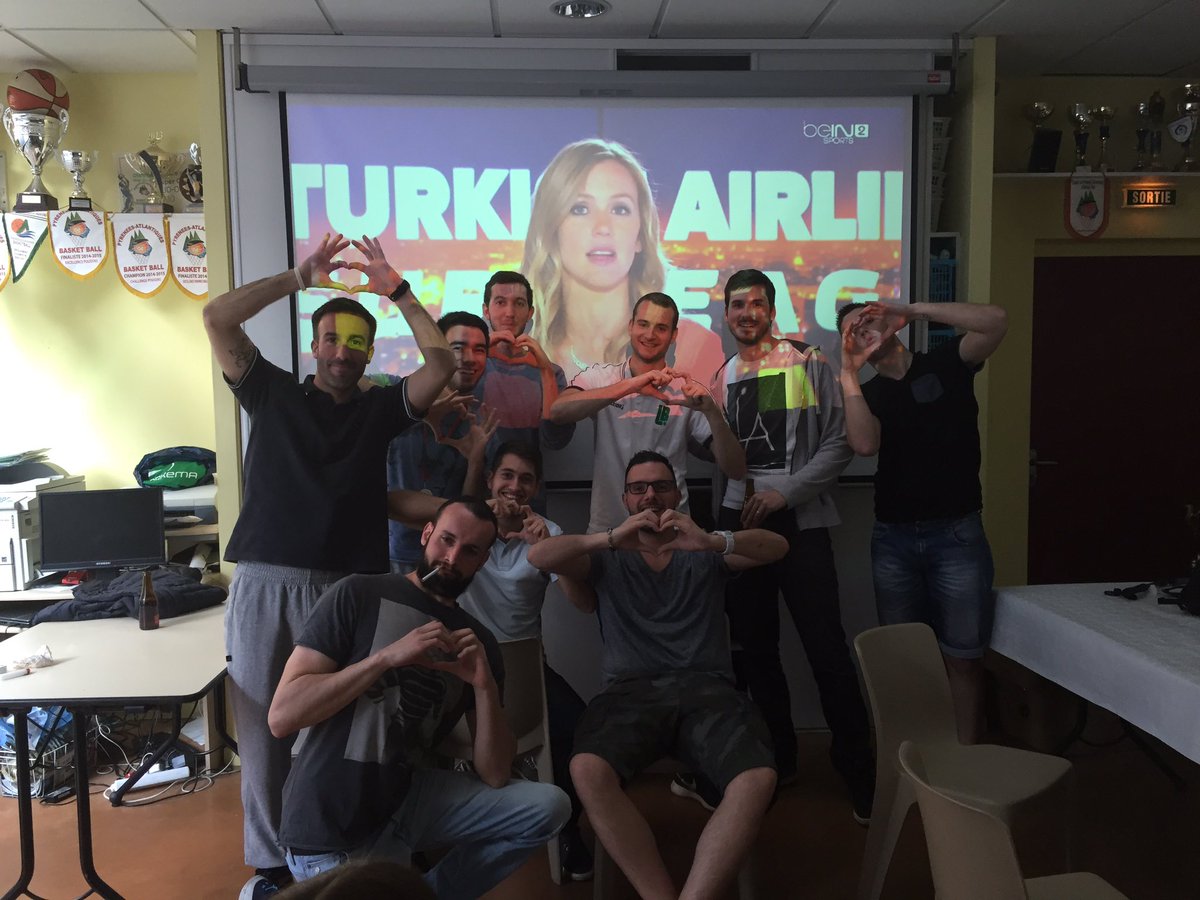 AirJojo64's tweet photo. Fin de saison pour Lons Basket euroleague avec @MaryPatrux on veut notre dedicaaaaace https://t.co/hVmhBExlmB