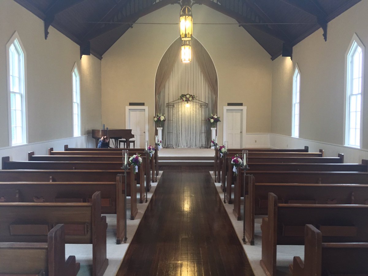 erikvail's tweet photo. The calm moment before the hustle and bustle begins!! #weddingday #Snohomish  #photography #weddingphotographer https://t.co/hJ472AxQ10