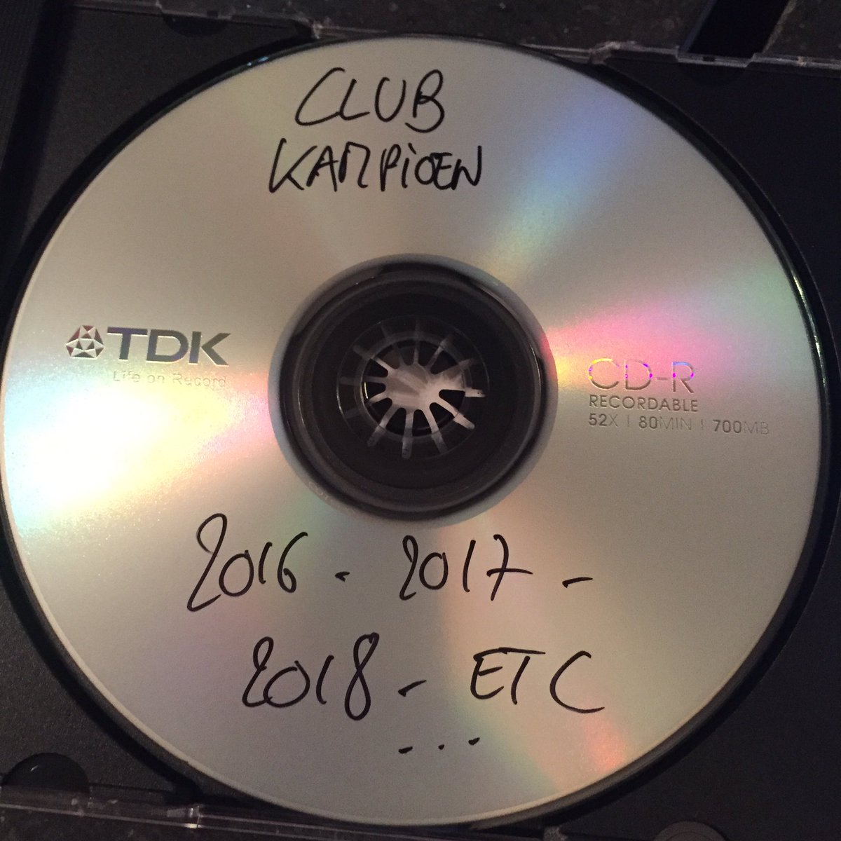 SvenOrnelis's tweet photo. Nog een extra CDke aan het branden voor 't feestje van @ClubBrugge op de Grote Markt in Brugge morgen... 😂 https://t.co/A93zb53HUx