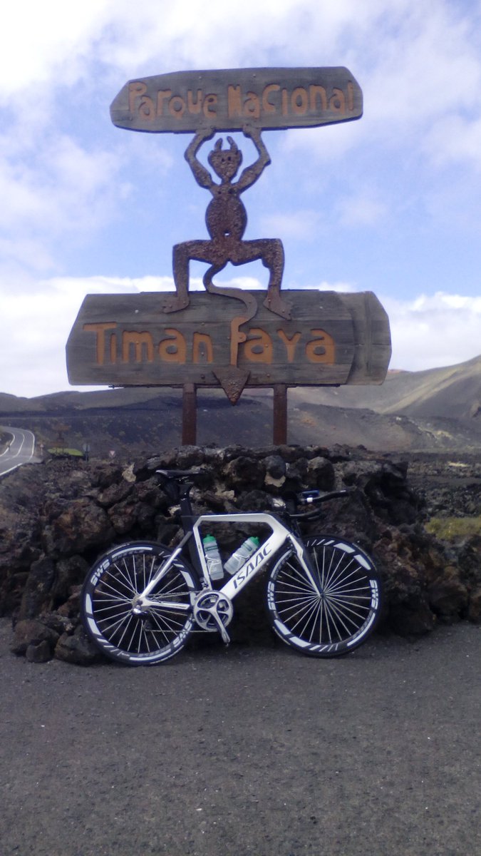 VanLooyDiego's tweet photo. Zoals Haroon zegt, je hebt wind en je hebt lanzarote wind wind... #PocoLoco #IMLanzarote #swscycling #bikerecon https://t.co/VIyd0CXGAA