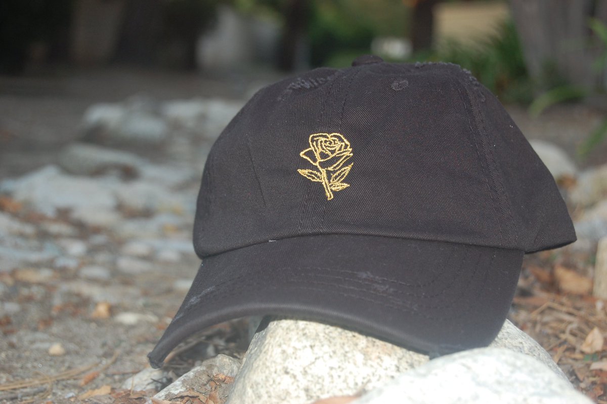 CapaholicsStore's tweet image. "Vintage Black/Gold Rose Cap" available on capaholics.com 

#streetwear #rose #strapback #style #fashion