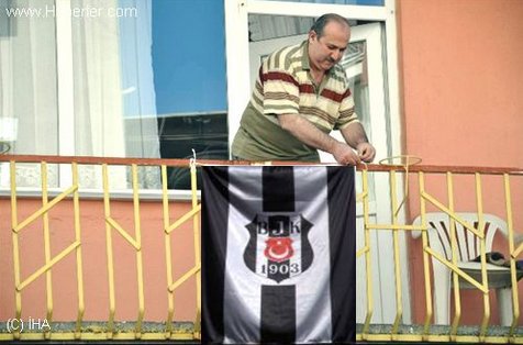 ttomrukcu's tweet photo. IŞTE BU!!!
Asın bayrakları ŞAMPIYON BEŞIKTAŞIMIZ 
#BesiktAsK1903 #Besiktas https://t.co/VPEpnqM1cz