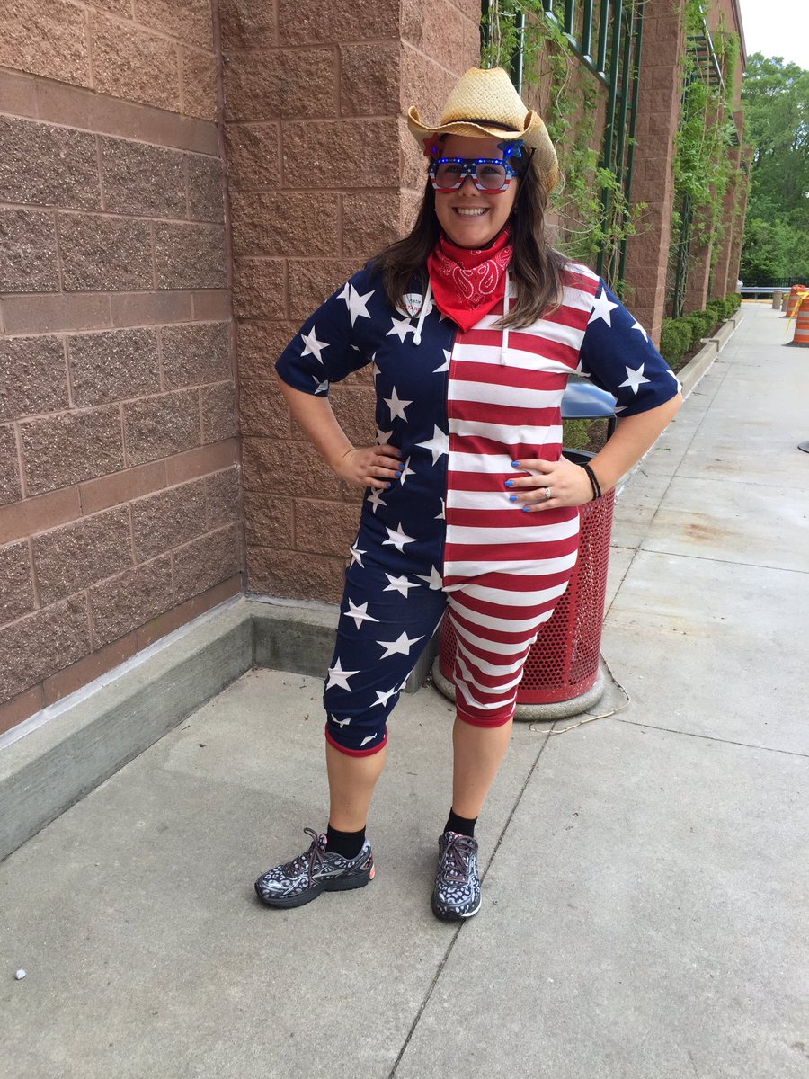 16 redcards! #t1365 <a href="/KatrifaO/">Katie Oliver Korbel ⚓️</a> <a href="/brian_hannold/">Brian</a> @JennaWalker422 <a href="/eimazzeo/">Erica Mazzeo</a> @LizZee1917