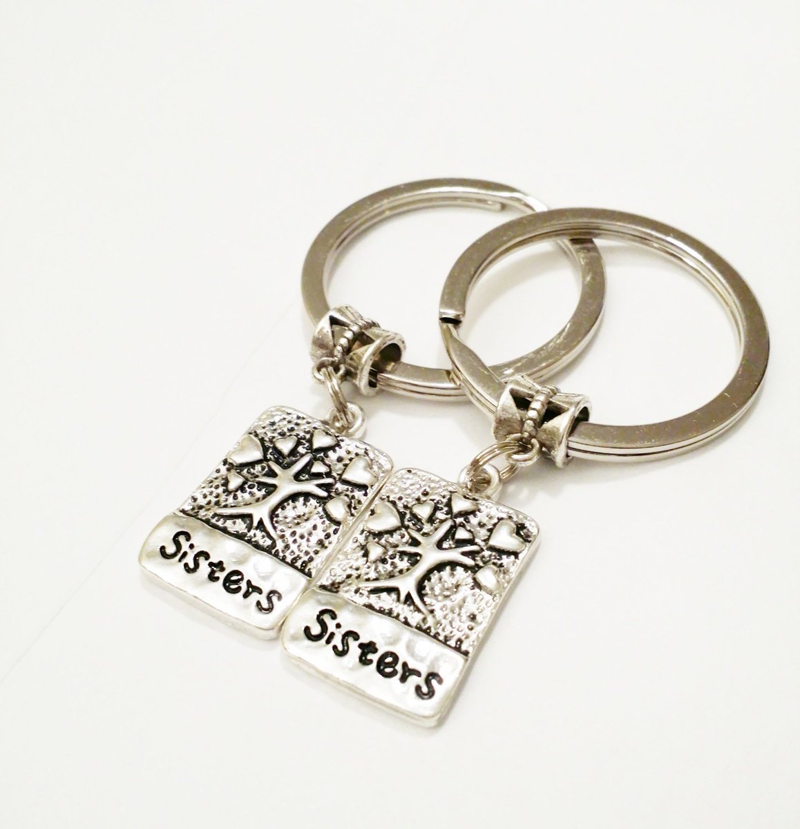Vickys228's tweet photo. Sisters keychain sisters gift BFF keyring llaveros hermanas person… https://t.co/ZiJOzKy0bH #Etsy #MatchingKeychains https://t.co/GVVmyCnwbZ
