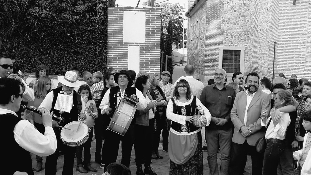 ElSocialistaAzu's tweet photo. Un año más  #Azuqueca celebra su tradicional fiesta de la Espiga @JL_Blanco  @juanpablotwi  @CharoPsoe  @casvil44 https://t.co/msnTFT0try