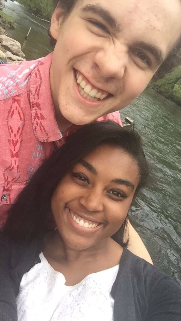 BHHSPromposals's tweet photo. This promposal was as sweet as cake!!! @ThorneinmiSide @AshleyWade15 🎂🎂🎂😍 https://t.co/eHCrUrfhiY