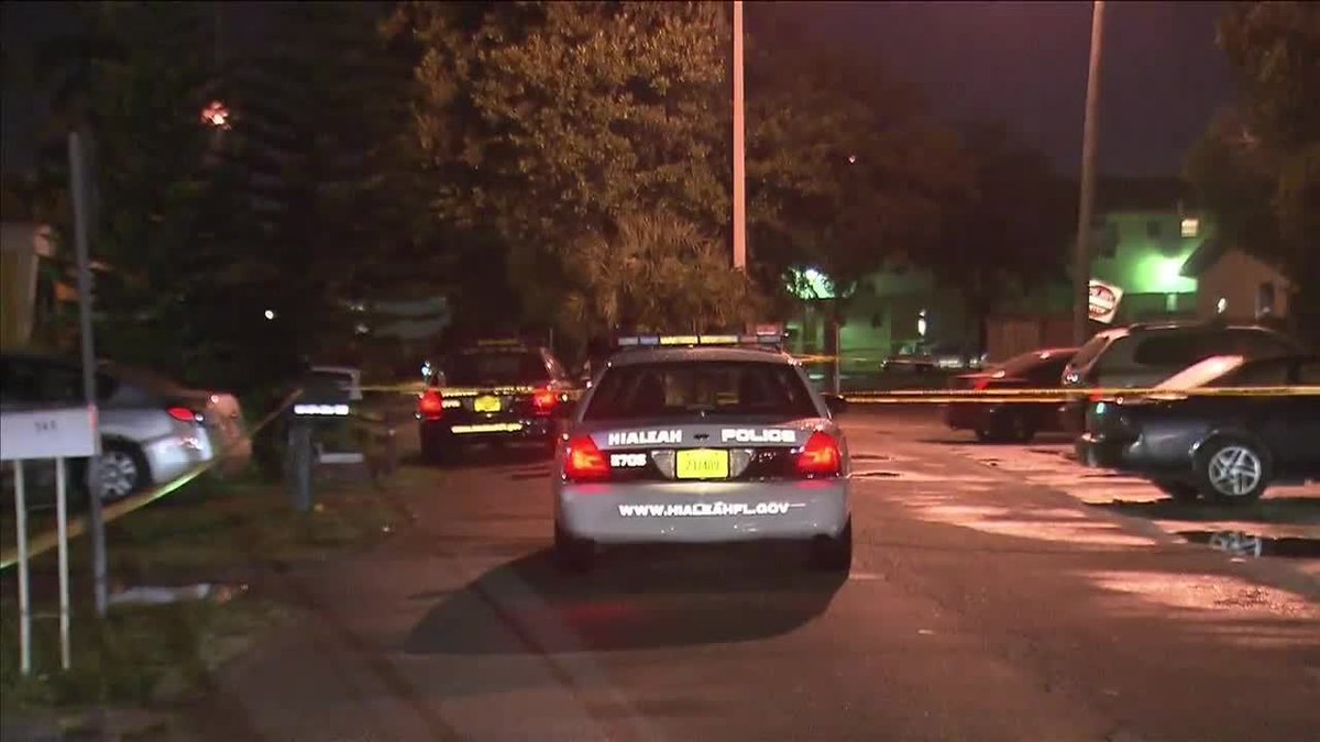 Hialeah police investigate after man shot, killed behind Rainbow Motel bit.ly/1TUBeMZ?utm_me… https://t.co/e8SFiRjVOy