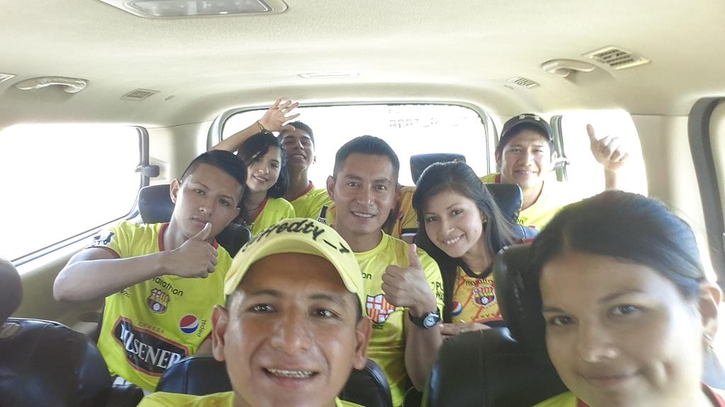 lenintomala's tweet photo. Rumbo a Gye. Si, otra vez le hicimos caso al corazón. 
Vamos Barcelona ✊
#TribunaPlayas https://t.co/0C7GxWohs6