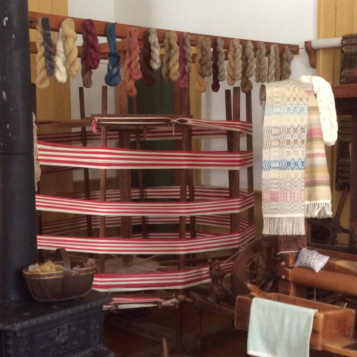 wonderstaples's tweet photo. ....thinking about weaving....so amazing to see loom in action at Blackcreek Pioneer Village, #PANS2016 https://t.co/UHsnqzi0li