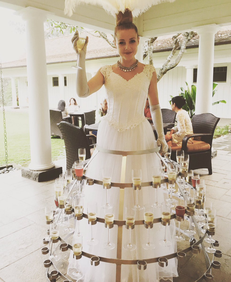 Champagne anyone?  #haleiwaartsfestivalfundraiser #oahucatering#northshorecatering #hawaiilife #hawaiievents