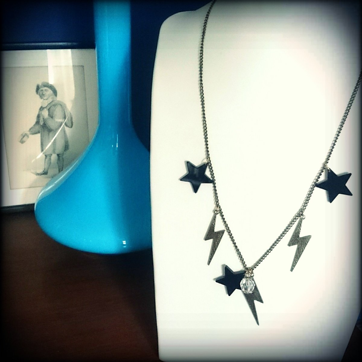 sequinedmoon's tweet photo. New David Bowie themed jewellery that I was asked to make β‘ β #DavidBowie #SequinedMoon #blackstar #diamonddogs https://t.co/vLQNNj3WlV