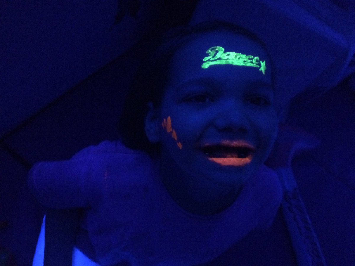 Uniquely_Mo's tweet photo. Mini-me's gone #Neon @VannaButtons Think there could be a lot of 'sensory room' time for a while! #UVFun https://t.co/FVgKKqKrG0