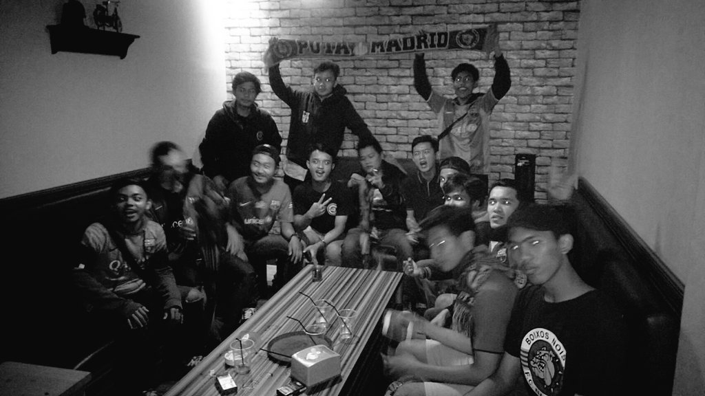 BOIXOSNOISCMH's tweet photo. Nih bois di Last Nobar kamari bareng @CULES_CMH #CAMPEONES #ViscaBarca #BNC #Teuas https://t.co/mQxxPd9lVe