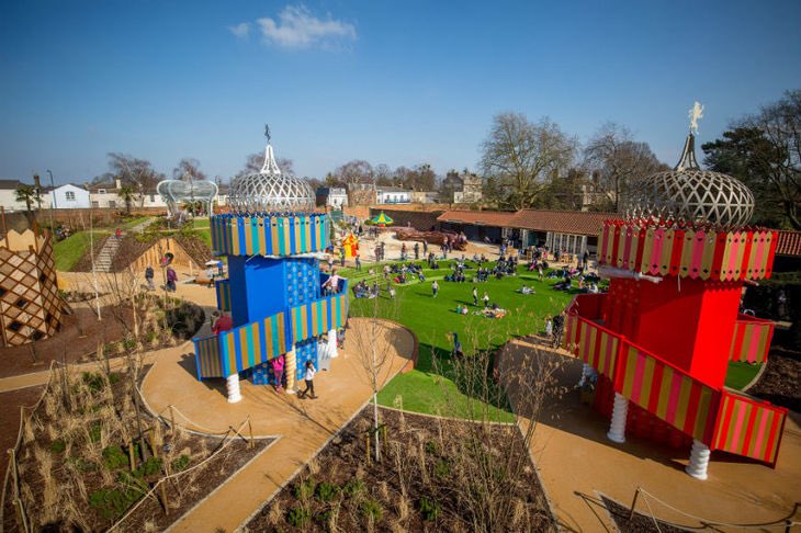 reeve_tim's tweet photo. Enjoyed a bit of playground nirvana today @HRP_palaces #HamptonCourtPalace #MagicGarden https://t.co/NOHnsJvuoC