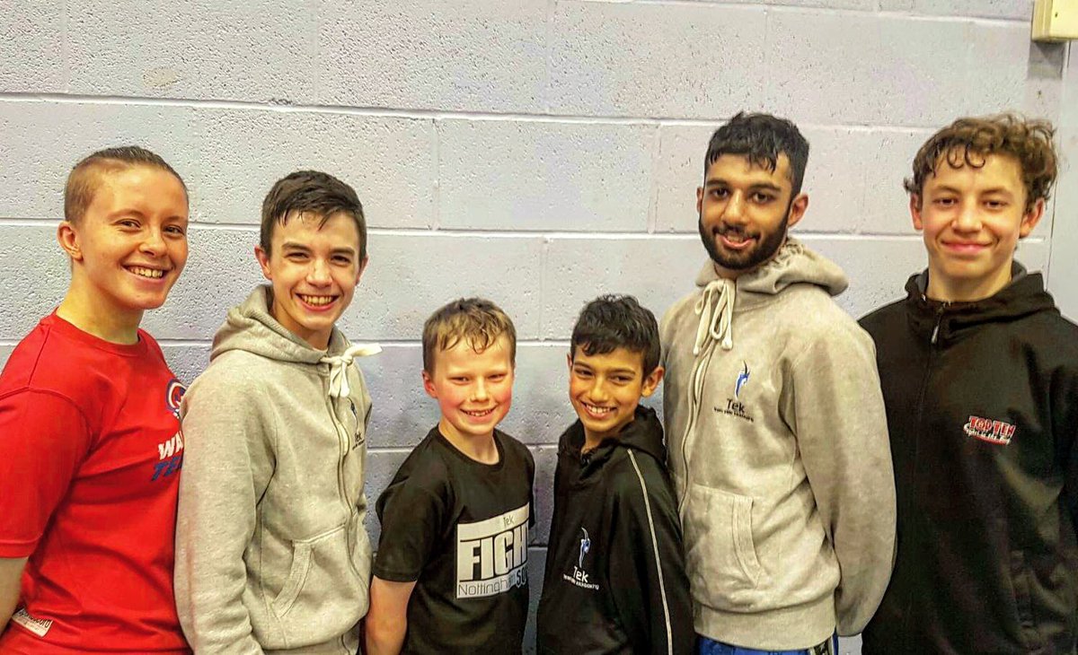 TeamBlueBloodUK's tweet photo. Team Blue Blood's @FinHeesom, Safian, Dylan, Liam, @5StarBB &amp; @Karenblueblood at Team GB squad training today. https://t.co/scp235tfLS