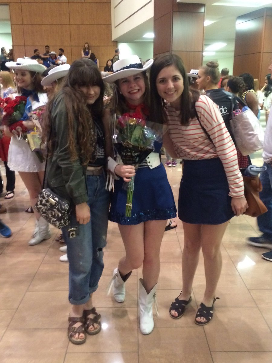 avery__nicole's tweet photo. Showcase was mountains of fun!!! Also, thanks for hugging me even though I was sobbing about the seniors leaving. https://t.co/o4CbdKsC8b