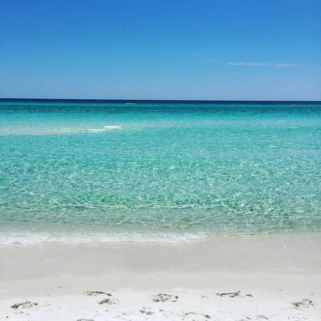 30a's tweet photo. The perfect beach day. #30A #sundayfunday https://t.co/vIrjkIntti https://t.co/GQxiQPHWtk