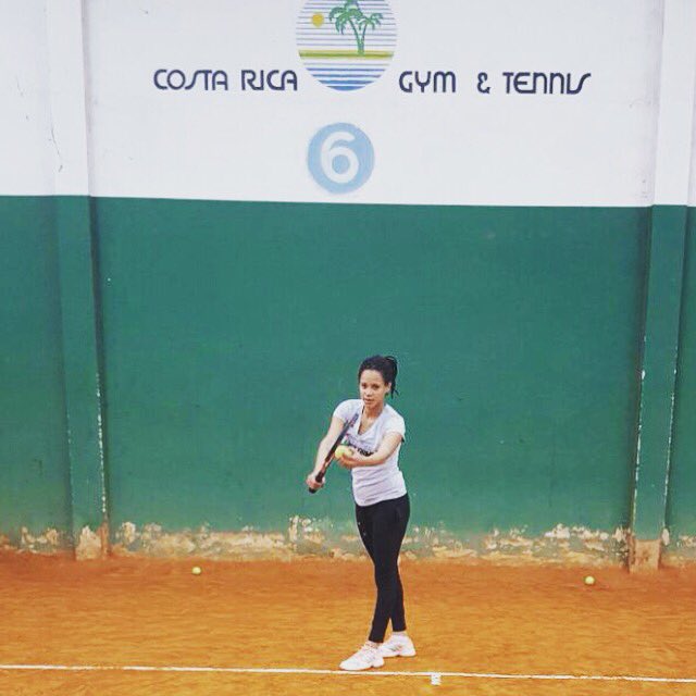 zahirojas's tweet photo. Que la lluvia no sea una excusa, que sea un motivo... 💪🏽🎾
#tenis #tennis #techada #domingo #sunday https://t.co/iTkyR5flEt