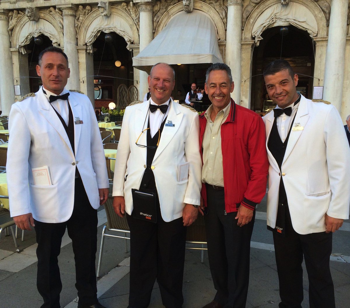 KevinTrafalgar's tweet photo. Catching up with friends &amp; waiters at #CafeChioggia #Venice. Fantastic service &amp; music. #SimplyTrafalgar https://t.co/116VjZrGC4
