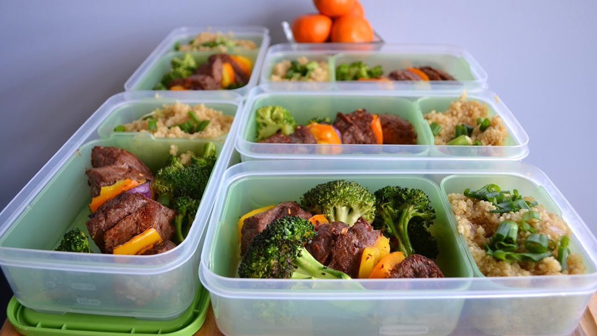 USDAFoodSafety's tweet photo. Getting ready for the week with #mealprepsunday? Remember, cooked food is only safe for 3-4 days in the fridge! https://t.co/RtghlGi06s